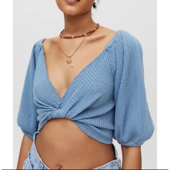 URBAN OUTFITTERS Twist Front Baby Blue Knit Puff Sleeve Crop Top - Picture 2 of 6